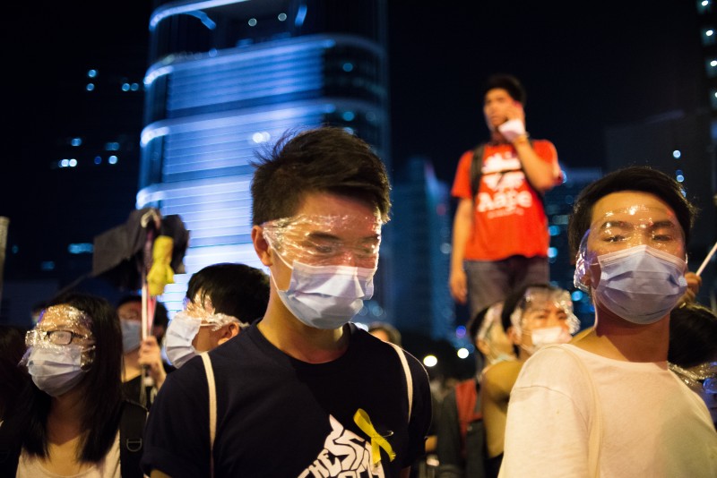 cling_wrap_protesters_hong_kong-800x534