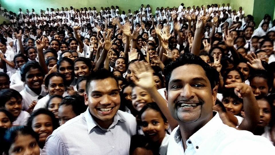 ඉරාජ් නාමල් සමගින් හු ඇහෙන්නට කලින් 