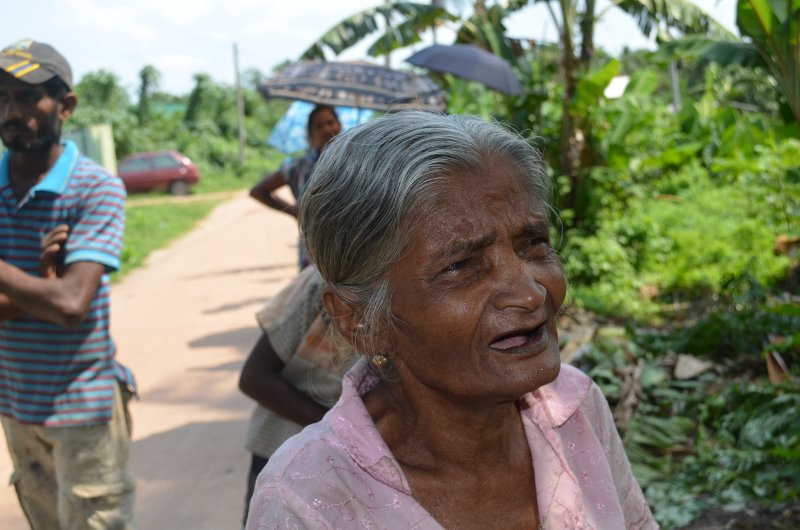 තමදරුවන් තමන්ට ගෙනත් දෙන බත් පතවත් කන්න බැරි බව කියන මවක් 